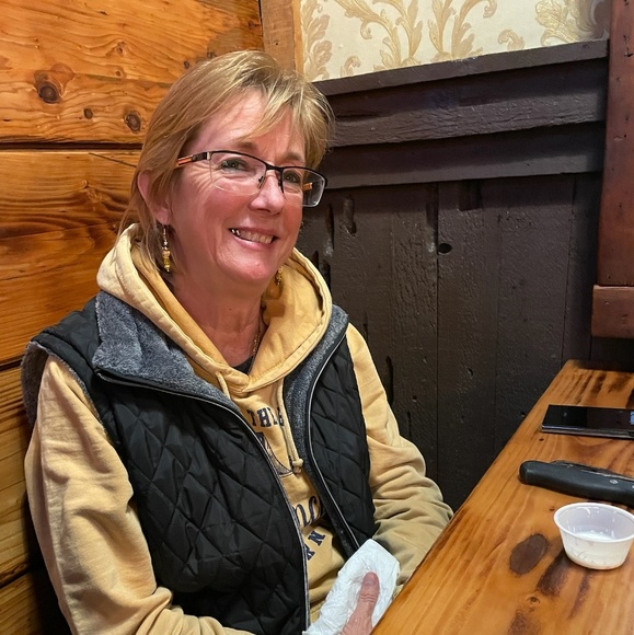 Meet your Posher, Carrie - Picture 1 of 1